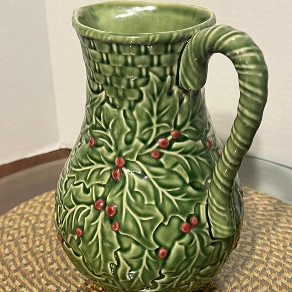 Bordallo Pinheiro Christmas Holly Pitcher - Picture 15 of 16